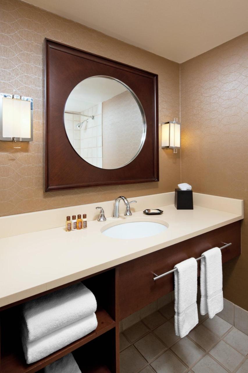 Sheraton Cleveland Airport Hotel Exteriér fotografie