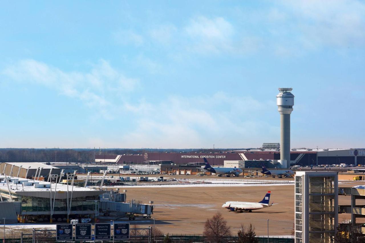 Sheraton Cleveland Airport Hotel Exteriér fotografie