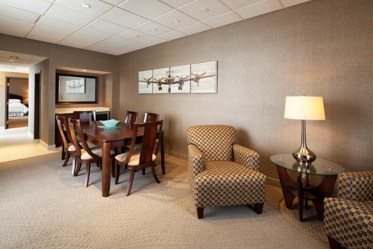 Sheraton Cleveland Airport Hotel Exteriér fotografie